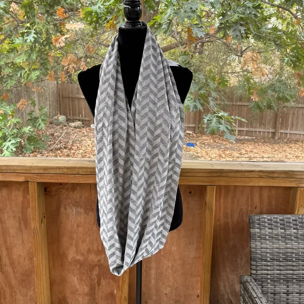 Calvin Klein Women's Silver Chevron Print Infinity Loop Scarf. NEW